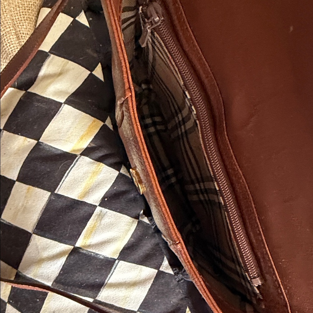 Authentic Burberry Tan Pebbled Leather Vintage Crossbody Bag 8” x 8” COA - Picture 4 of 7